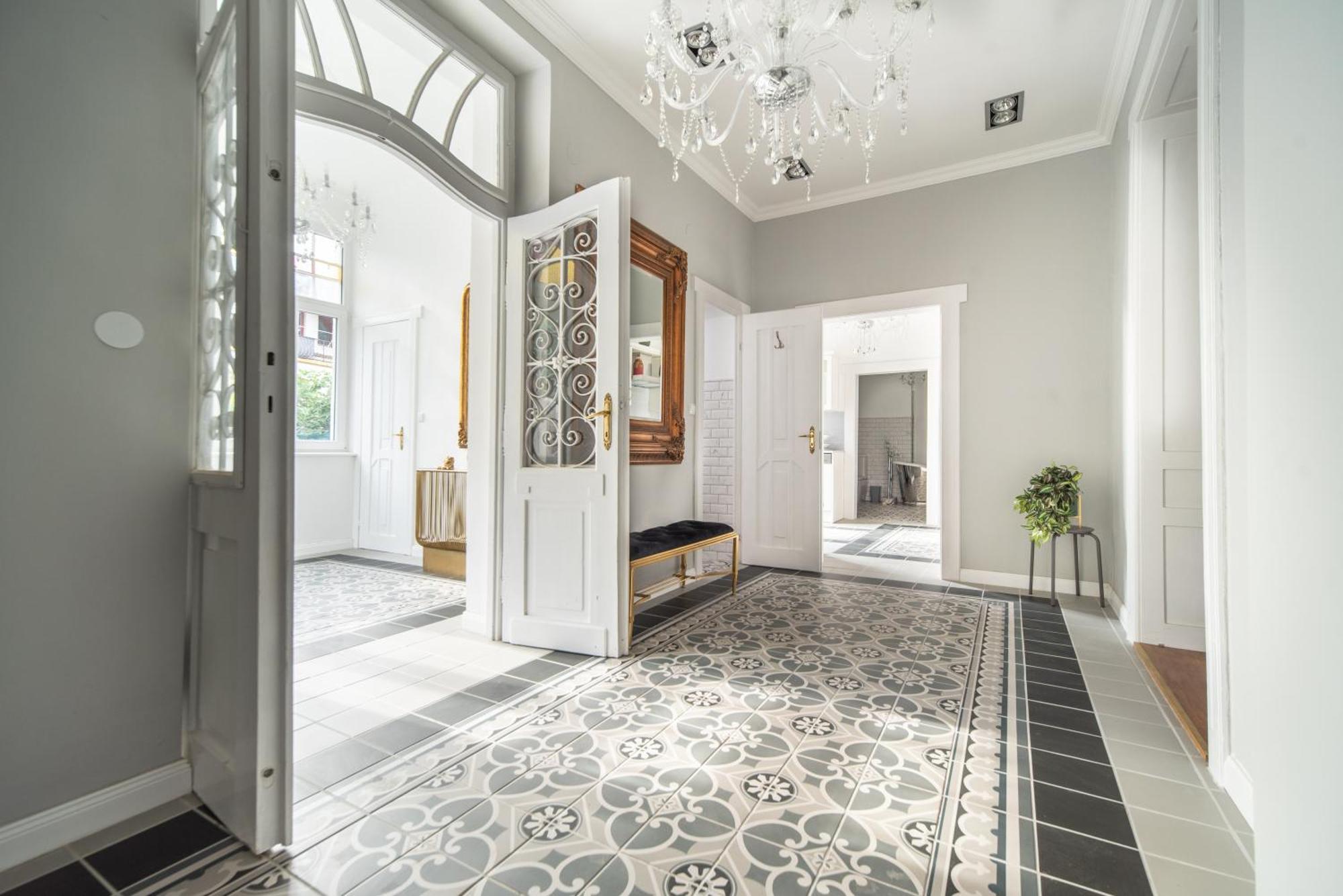 Balaton Luxury Villa *
